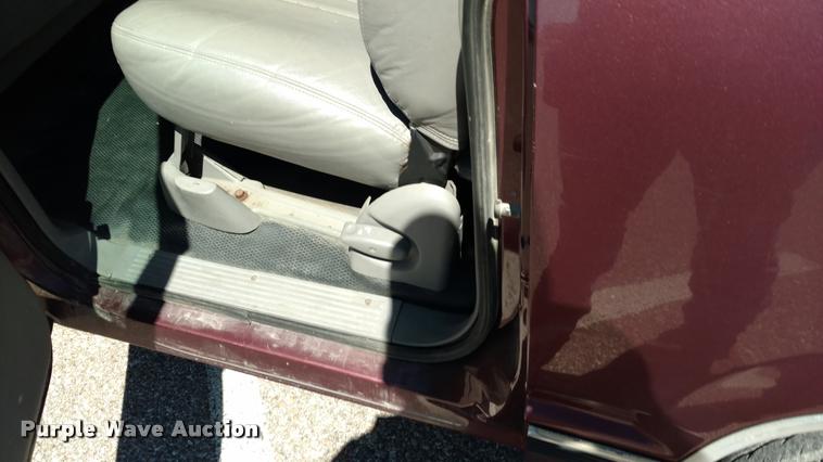 image for item DA5610 1997 GMC Suburban 1500 SUV