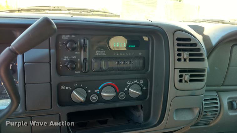 image for item DA5610 1997 GMC Suburban 1500 SUV