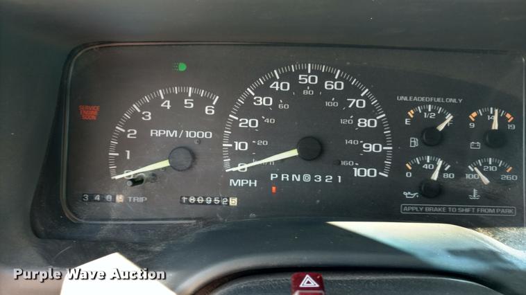 image for item DA5610 1997 GMC Suburban 1500 SUV