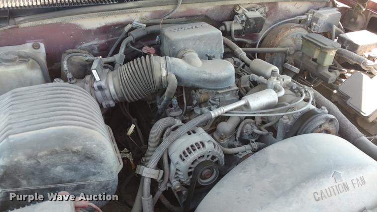 image for item DA5610 1997 GMC Suburban 1500 SUV