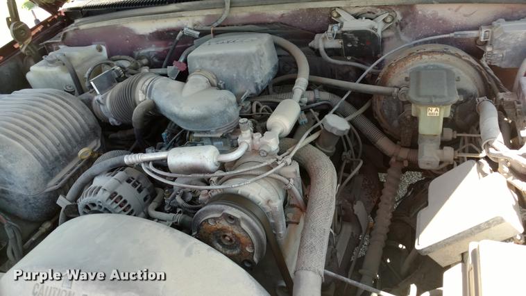 image for item DA5610 1997 GMC Suburban 1500 SUV