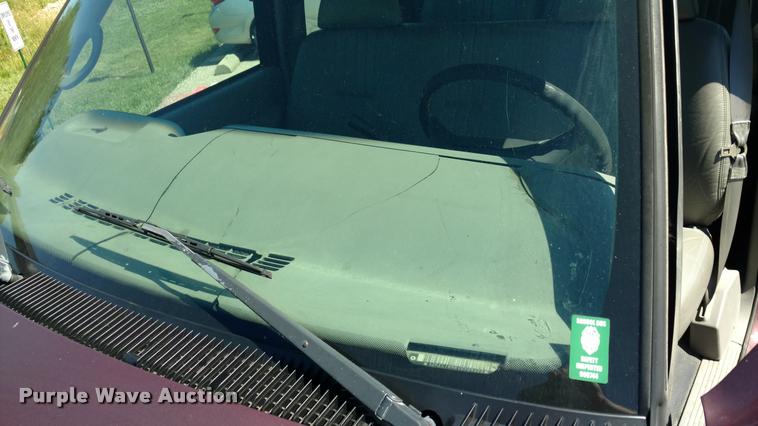 image for item DA5610 1997 GMC Suburban 1500 SUV