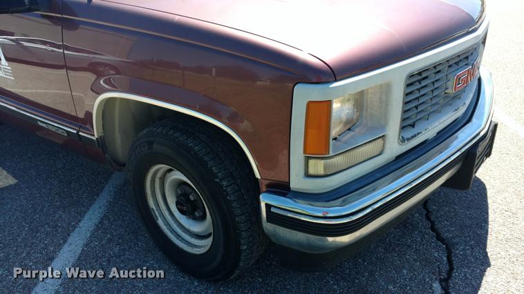 image for item DA5610 1997 GMC Suburban 1500 SUV