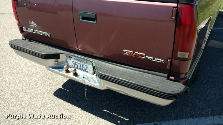 image for item DA5610 1997 GMC Suburban 1500 SUV