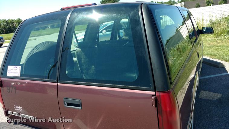 image for item DA5610 1997 GMC Suburban 1500 SUV
