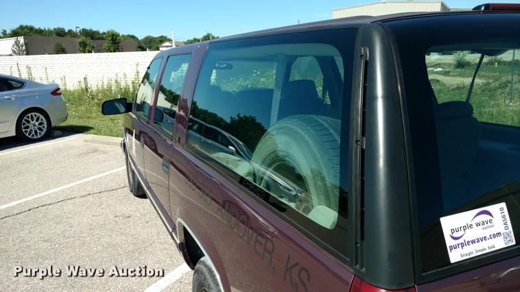 image for item DA5610 1997 GMC Suburban 1500 SUV