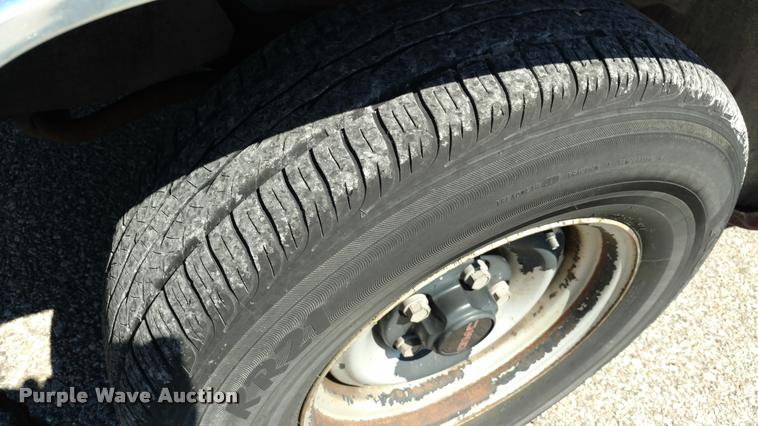 image for item DA5610 1997 GMC Suburban 1500 SUV