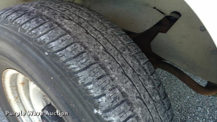 image for item DA5610 1997 GMC Suburban 1500 SUV