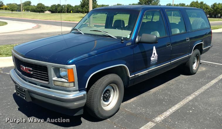 image for item DA5612 1999 GMC Suburban 1500 SUV