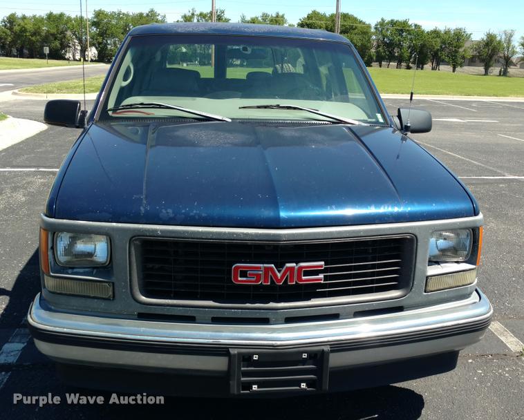 image for item DA5612 1999 GMC Suburban 1500 SUV