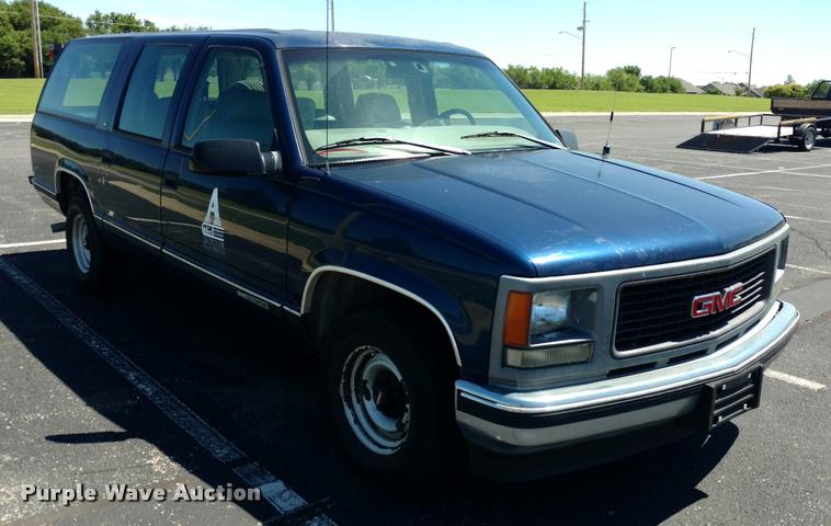 image for item DA5612 1999 GMC Suburban 1500 SUV