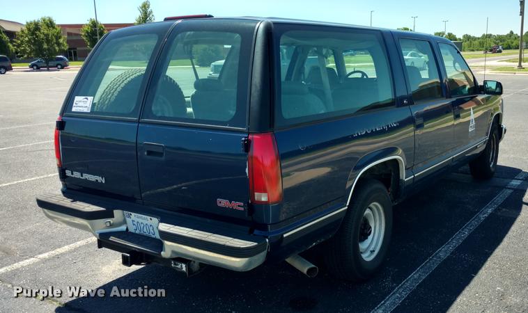 image for item DA5612 1999 GMC Suburban 1500 SUV