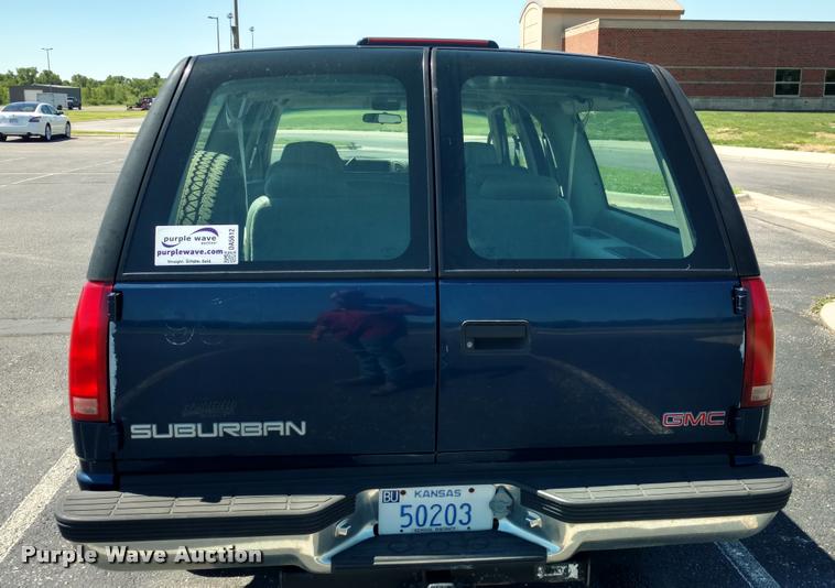 image for item DA5612 1999 GMC Suburban 1500 SUV