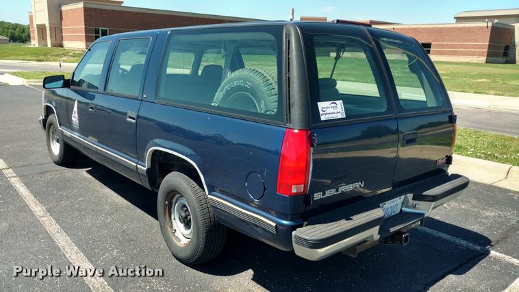 image for item DA5612 1999 GMC Suburban 1500 SUV