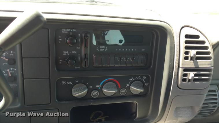 image for item DA5612 1999 GMC Suburban 1500 SUV