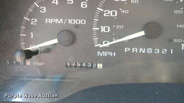 image for item DA5612 1999 GMC Suburban 1500 SUV