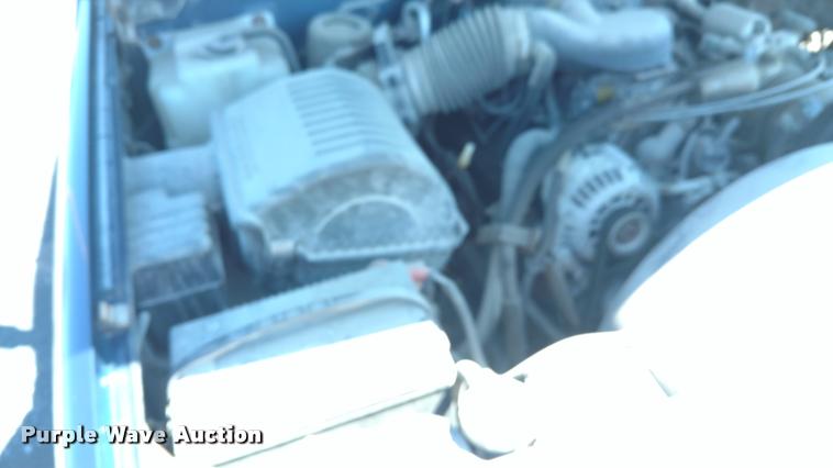 image for item DA5612 1999 GMC Suburban 1500 SUV