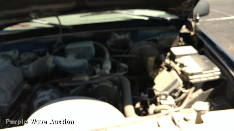 image for item DA5612 1999 GMC Suburban 1500 SUV