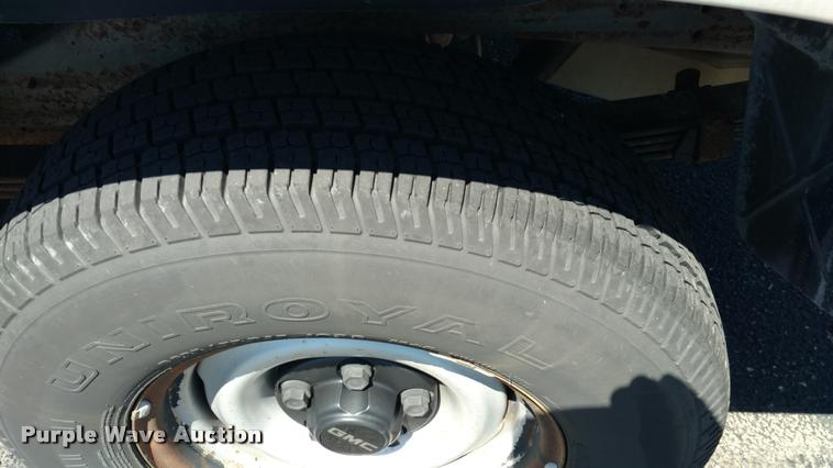 image for item DA5612 1999 GMC Suburban 1500 SUV