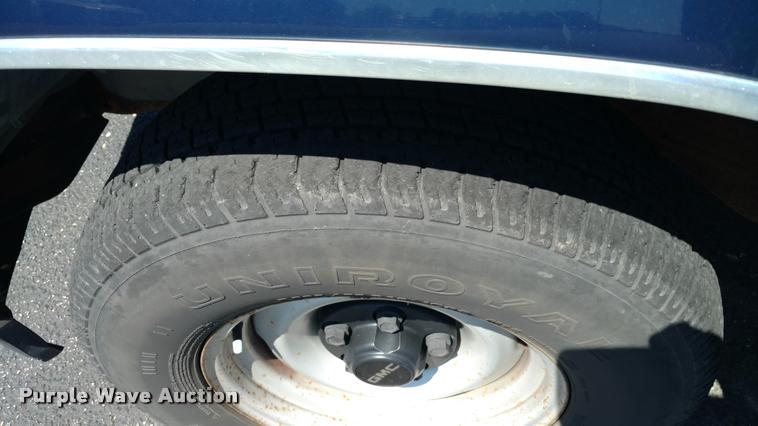 image for item DA5612 1999 GMC Suburban 1500 SUV