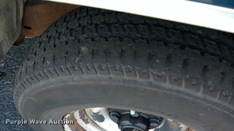 image for item DA5612 1999 GMC Suburban 1500 SUV