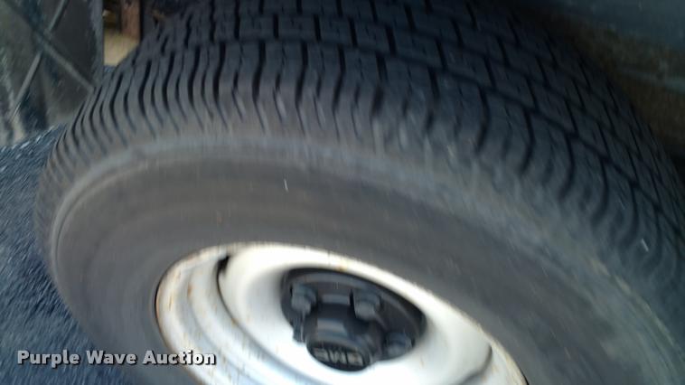 image for item DA5612 1999 GMC Suburban 1500 SUV