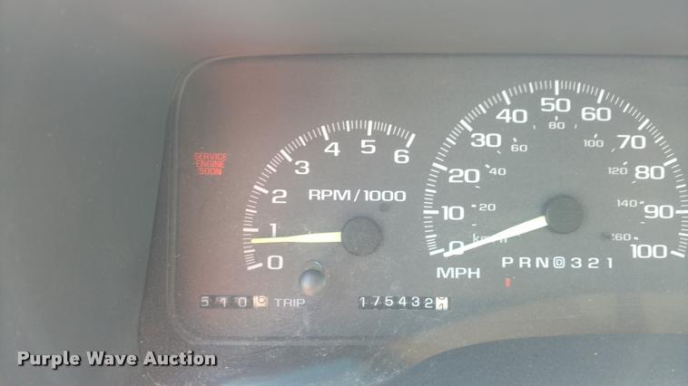 image for item DA5612 1999 GMC Suburban 1500 SUV