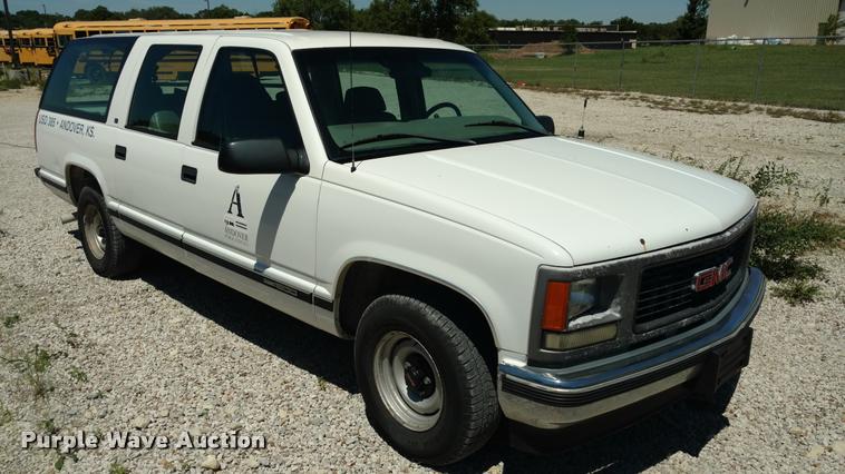image for item DA5613 1999 GMC Suburban 1500 SUV