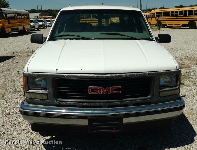 image for item DA5613 1999 GMC Suburban 1500 SUV