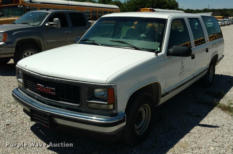 image for item DA5613 1999 GMC Suburban 1500 SUV