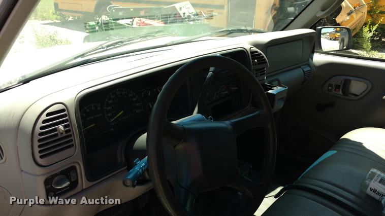 image for item DA5613 1999 GMC Suburban 1500 SUV