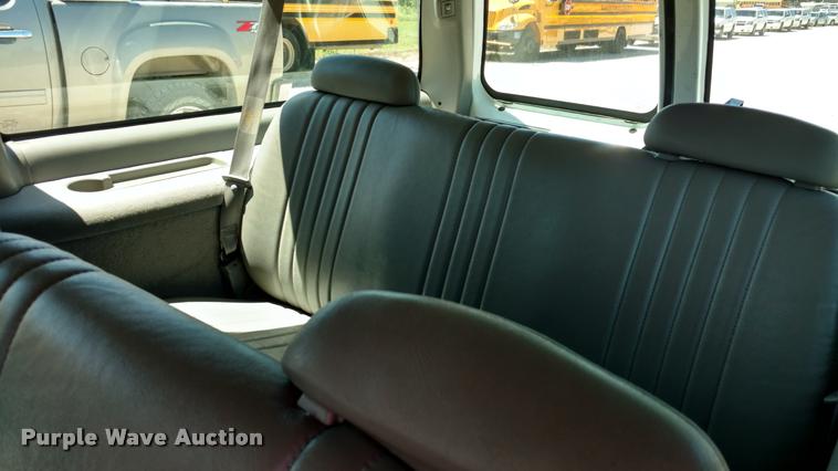 image for item DA5613 1999 GMC Suburban 1500 SUV