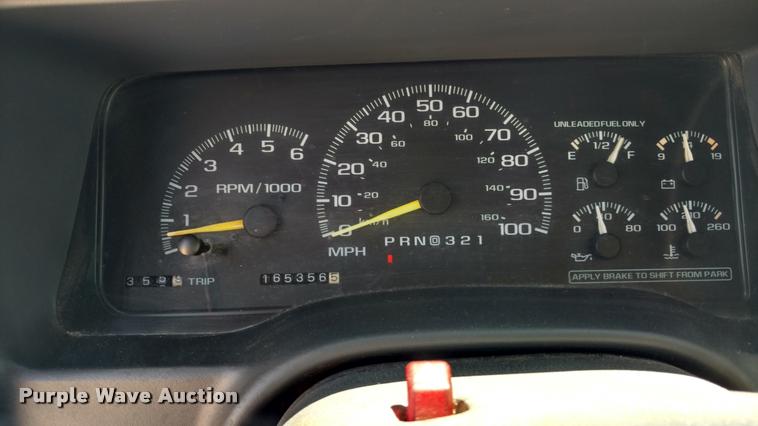 image for item DA5613 1999 GMC Suburban 1500 SUV