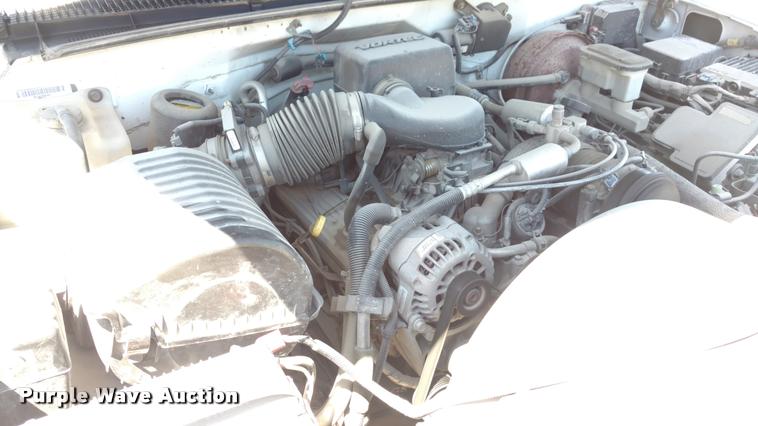 image for item DA5613 1999 GMC Suburban 1500 SUV