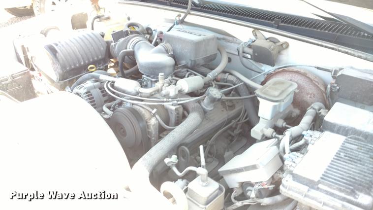 image for item DA5613 1999 GMC Suburban 1500 SUV