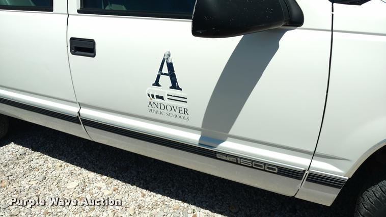 image for item DA5613 1999 GMC Suburban 1500 SUV