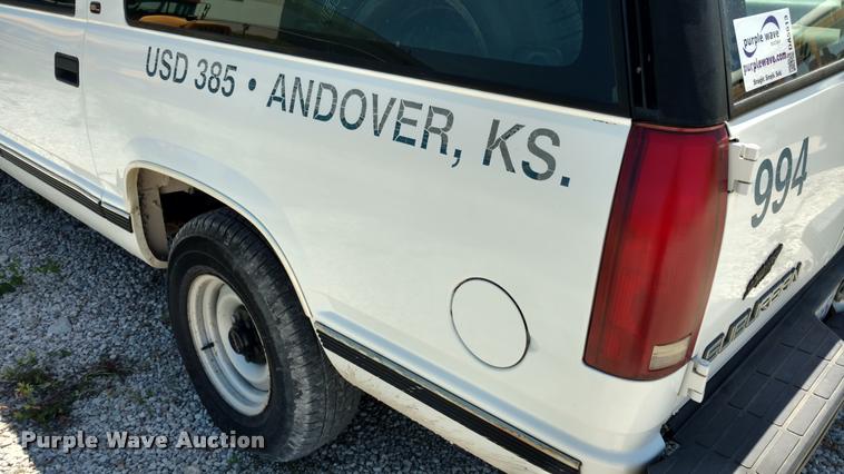 image for item DA5613 1999 GMC Suburban 1500 SUV