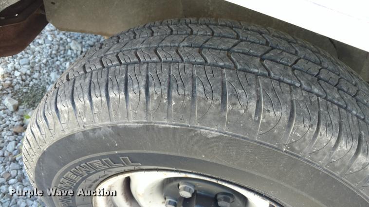 image for item DA5613 1999 GMC Suburban 1500 SUV