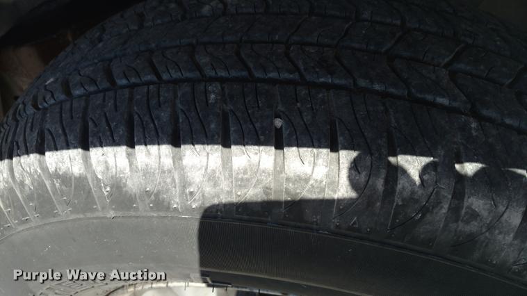 image for item DA5613 1999 GMC Suburban 1500 SUV