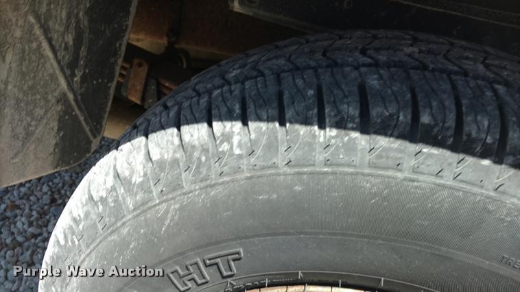 image for item DA5613 1999 GMC Suburban 1500 SUV