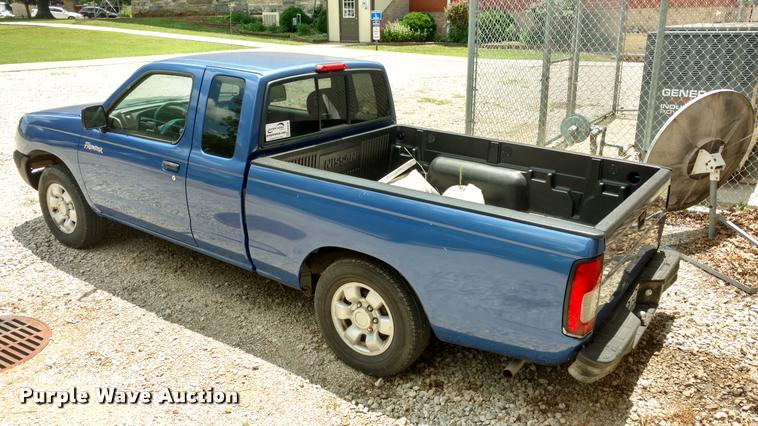 image for item DA5630 1999 Nissan Frontier SE pickup truck
