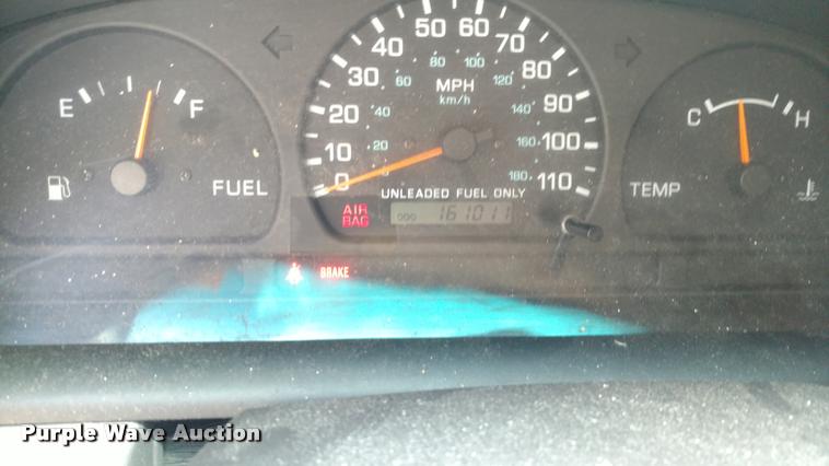 image for item DA5630 1999 Nissan Frontier SE pickup truck