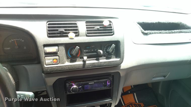 image for item DA5630 1999 Nissan Frontier SE pickup truck