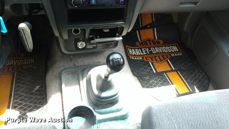 image for item DA5630 1999 Nissan Frontier SE pickup truck