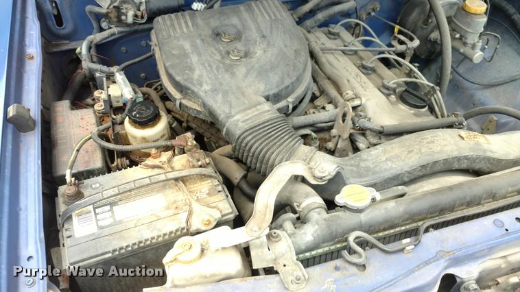 image for item DA5630 1999 Nissan Frontier SE pickup truck