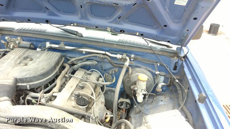 image for item DA5630 1999 Nissan Frontier SE pickup truck