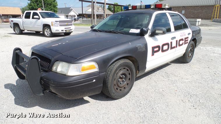 image for item DA6798 2004 Ford Crown Victoria Police Interceptor