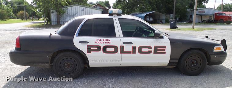 image for item DA6798 2004 Ford Crown Victoria Police Interceptor