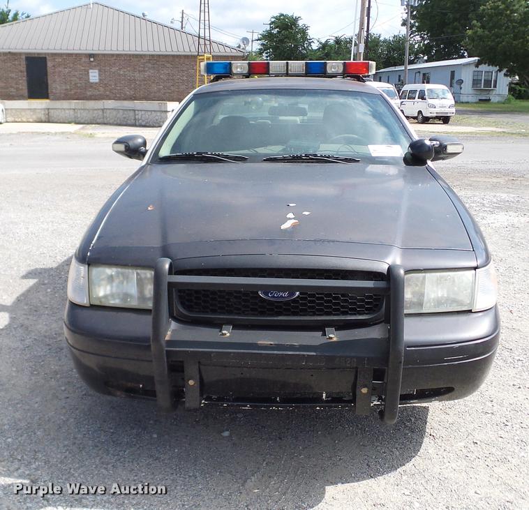 image for item DA6798 2004 Ford Crown Victoria Police Interceptor