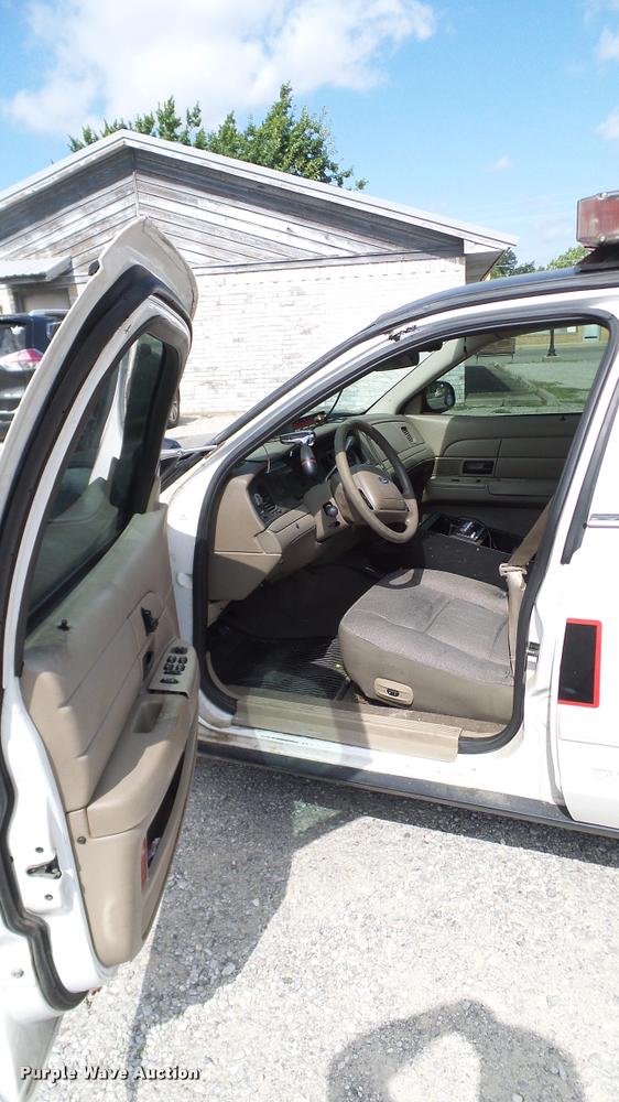image for item DA6798 2004 Ford Crown Victoria Police Interceptor